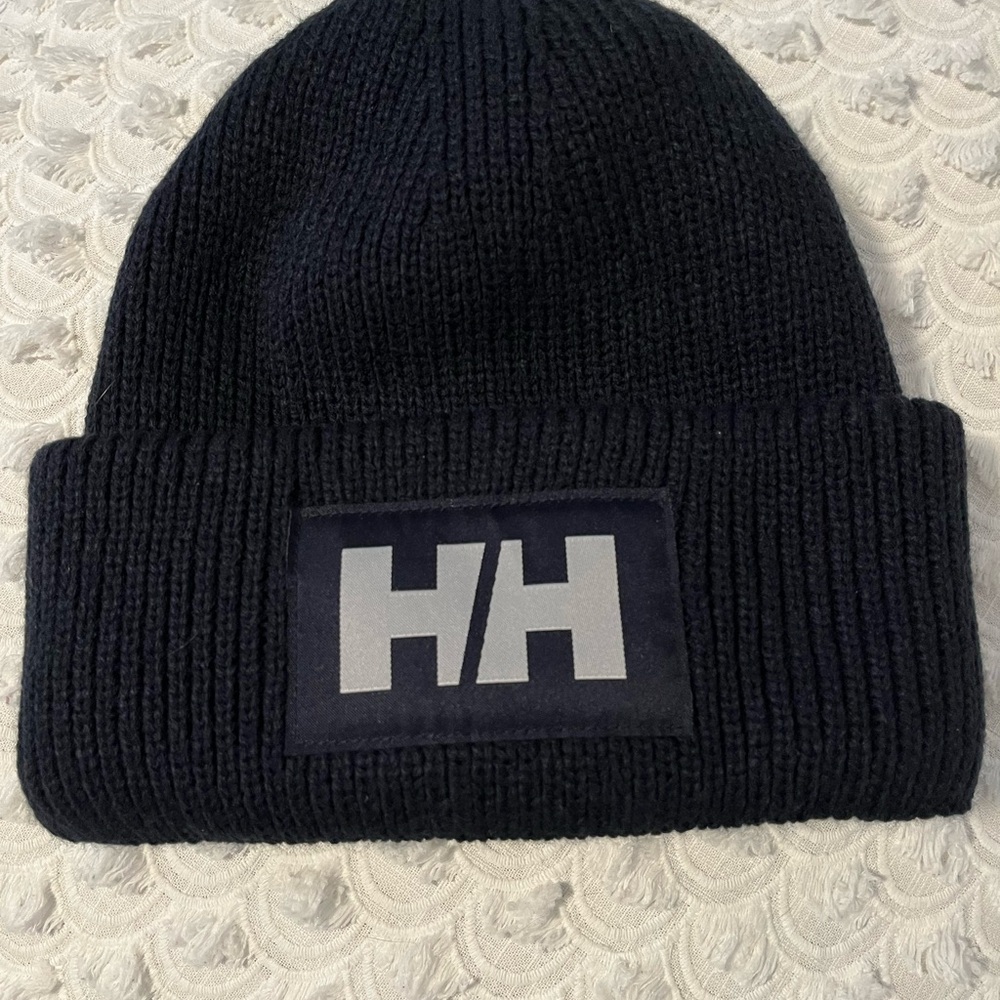 Helly Hansen Box Beanie O/S Dark Navy/Black with patch logo NWOT